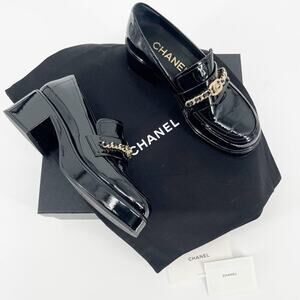 NWB Chanel Black Shiny Patent Calfskin Logo Loafer Moccasin FW2024 size EU 37